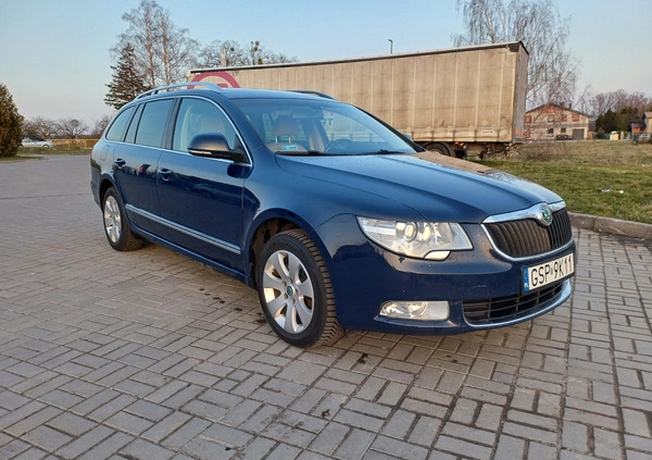 Skoda Superb cena 31900 przebieg: 271000, rok produkcji 2012 z Reda małe 379